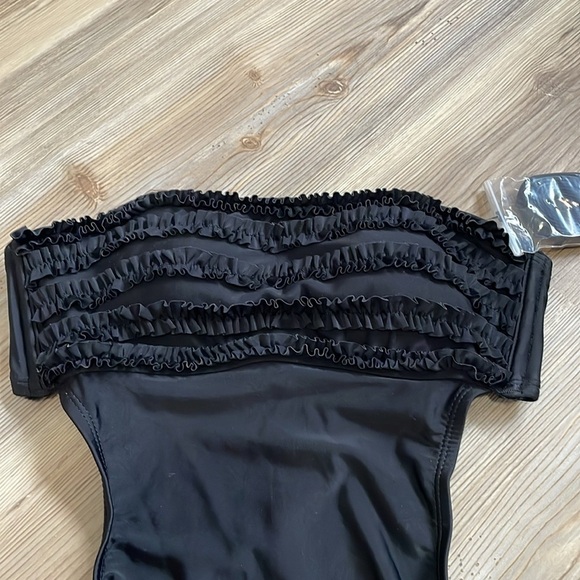 Shade & Shore Ruffle Front Size Monokini One Piece Swimsuit Black Size S NWT - Picture 4 of 12